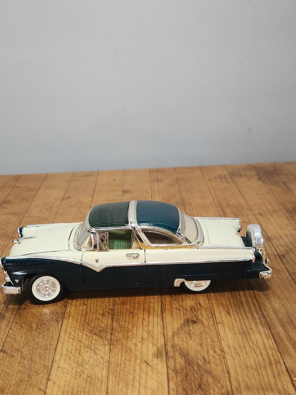 Jada 1953 Cadillac Series 62 1:24 Silver White Diecast Lowrider Street Low